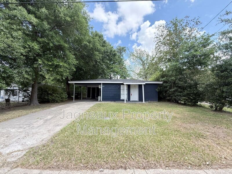 Lake Charles House: 4125 Legendre St
