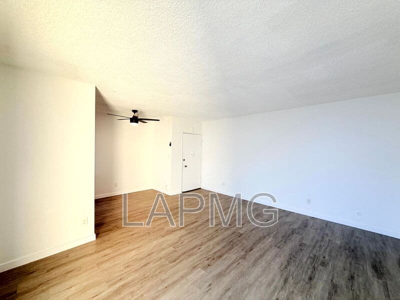 Los Angeles House: 1426 South Point View