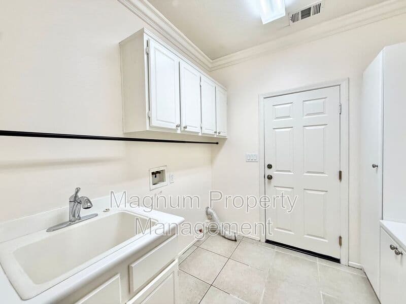 Winchester House: 35186 Orchid Dr