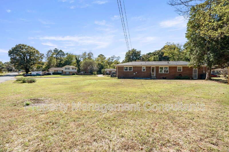 Huntsville House: 3200 West Helena Drive Northwest