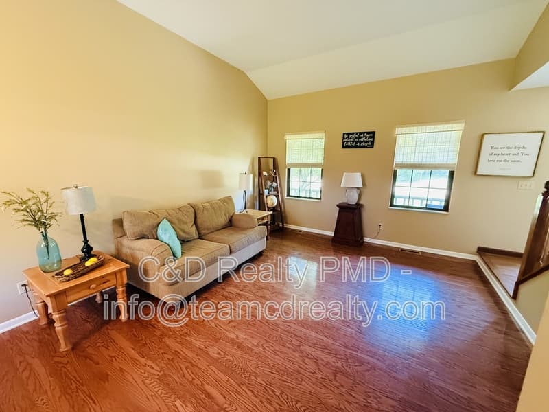Olmsted TWP House: 8462 Glenbrook Dr, Olmsted TWP OH, 44138