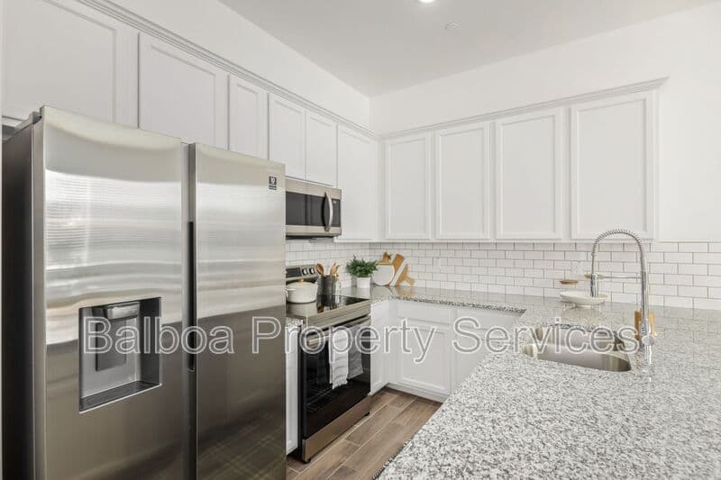 Mesa Townhome: 3230 E Thomas Rd