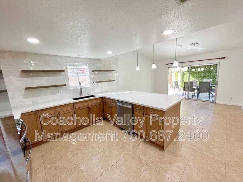 Palm Springs House: 372 W Dominguez Rd