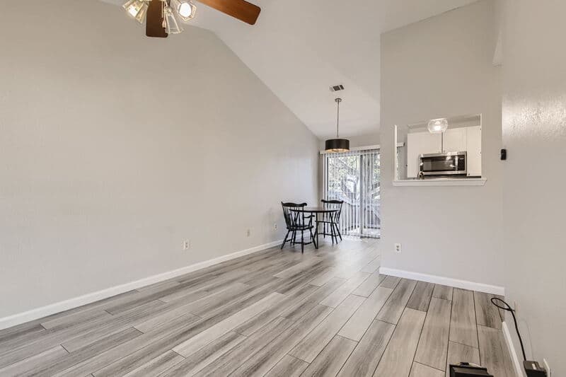 Austin Condo: 1015 E Yager Ln