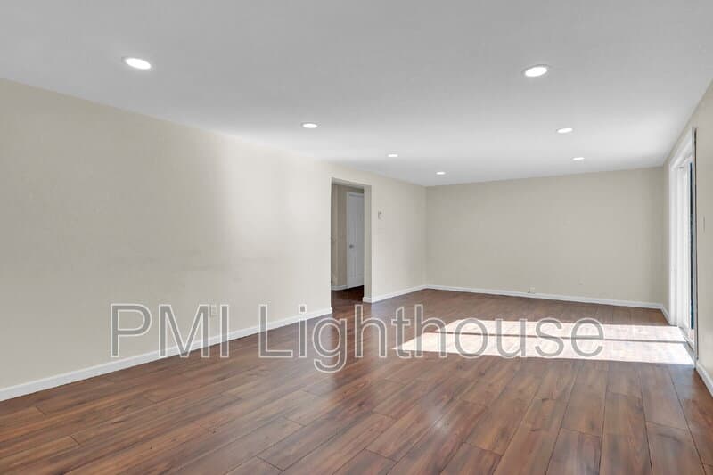 Huntington Station House: 164 W 19th St