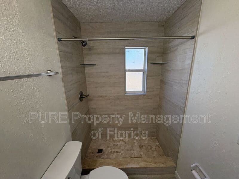 Ocala House: 6807 NW 62nd Place