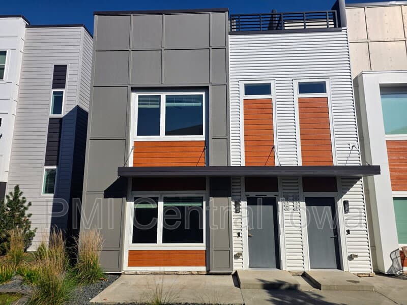 Des Moines Townhome: 423 SW 12th St