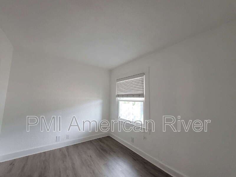 Sacramento House: 3116 40th St