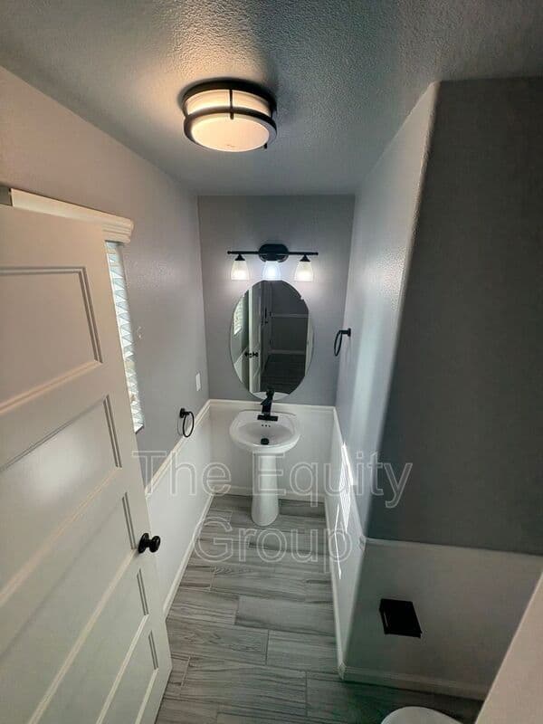 Clovis House: 3461 Alcove Way