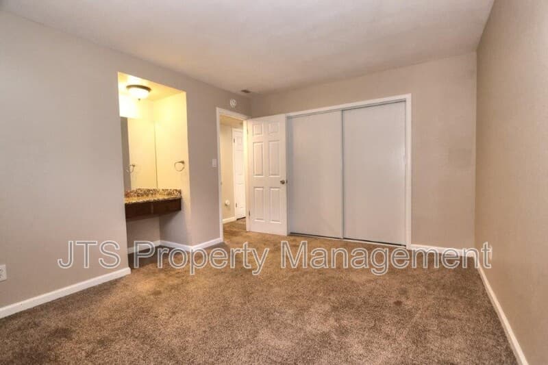 Fair Oaks Condo: 7742 Southcliff Drive