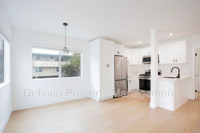 West Hollywood House: 937 Orange Grove Ave