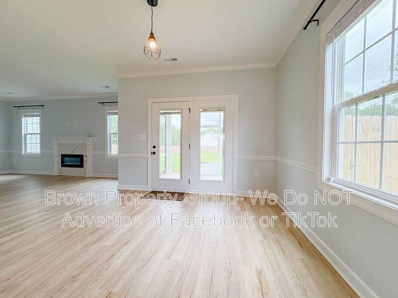 Raeford House: 300 St. Matthews Church Rd