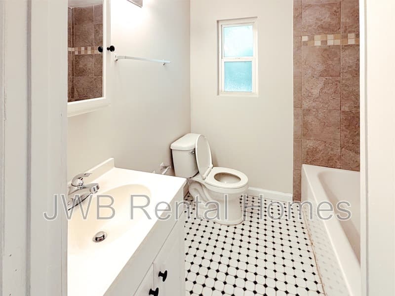 Jacksonville House: 7742 Kershaw Dr S