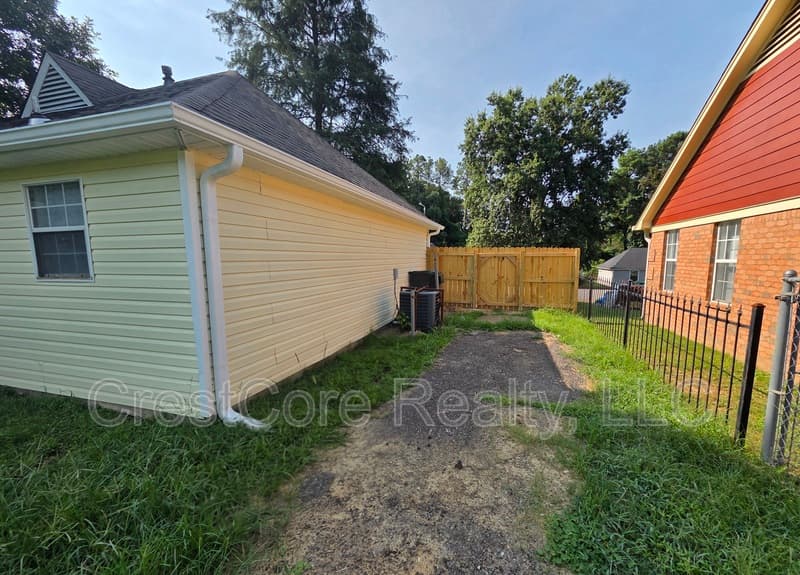 Memphis House: 2518 Derbyshire Ave