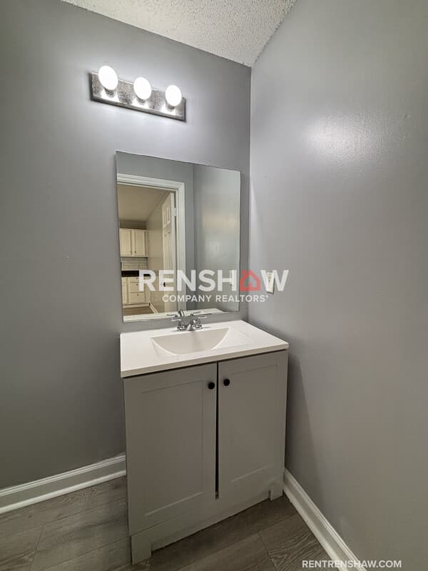 Memphis Condo: 2525 Rozelle St