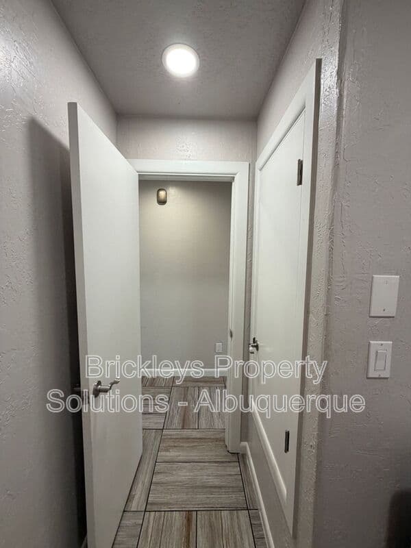 Albuquerque House: 7024 Westford Pl NW