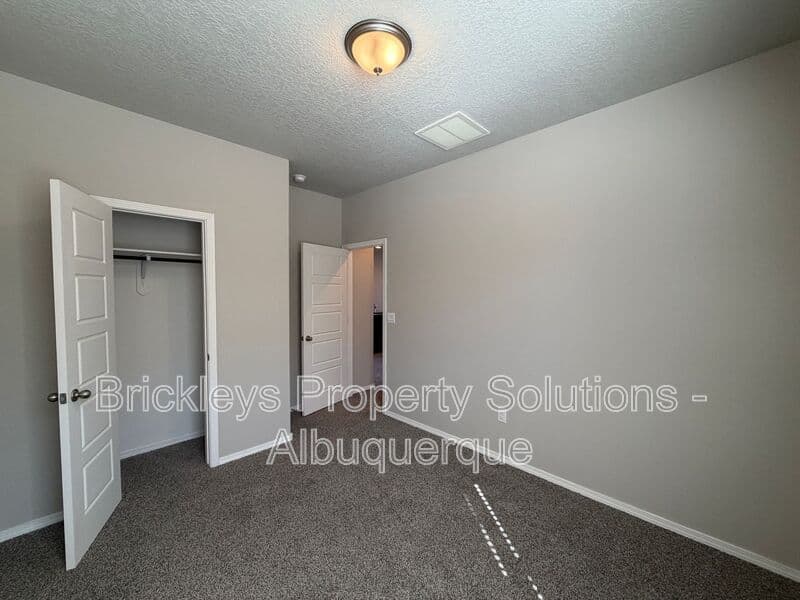 Rio Rancho House: 4875 Mount Salas St NE
