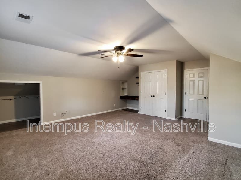 Franklin House: 547 Hopewood Ct