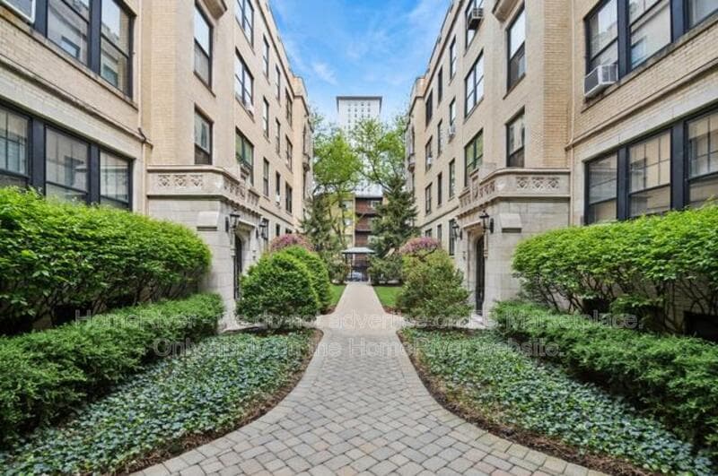 Chicago Condo: 3602 N Pine Grove Ave