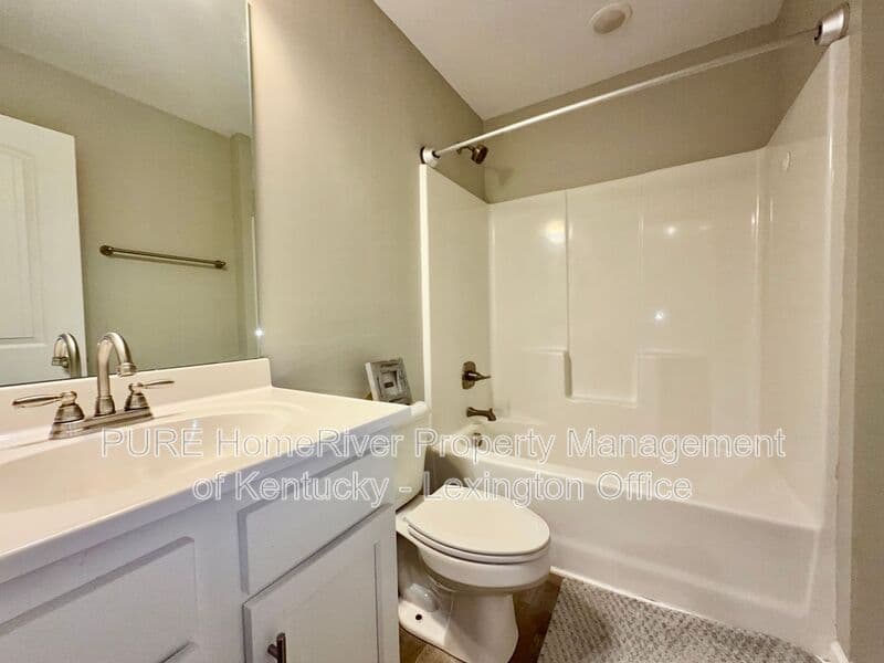 Richmond House: 2022 Dolly Dr