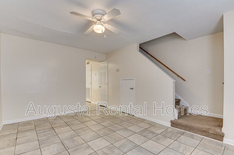 Thomson Townhome: 104 Canary Street