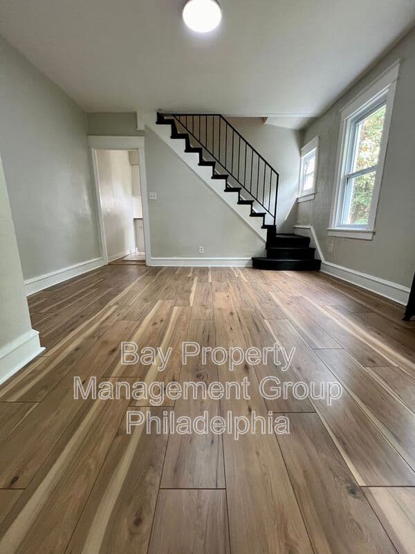 Collingdale House: 13 Kern St