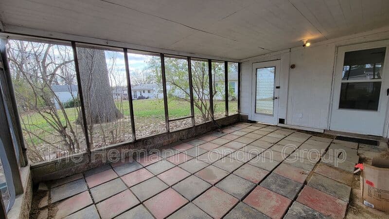 Saint Louis House: 4204 Beauty Lane