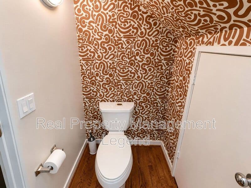 Dallas House: 4122 Travis St