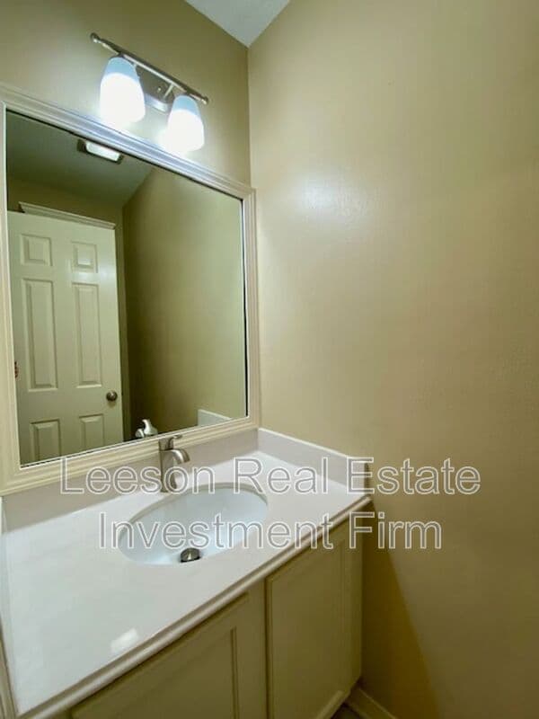 SHREVEPORT House: 9221 Ellerbe Rd.
