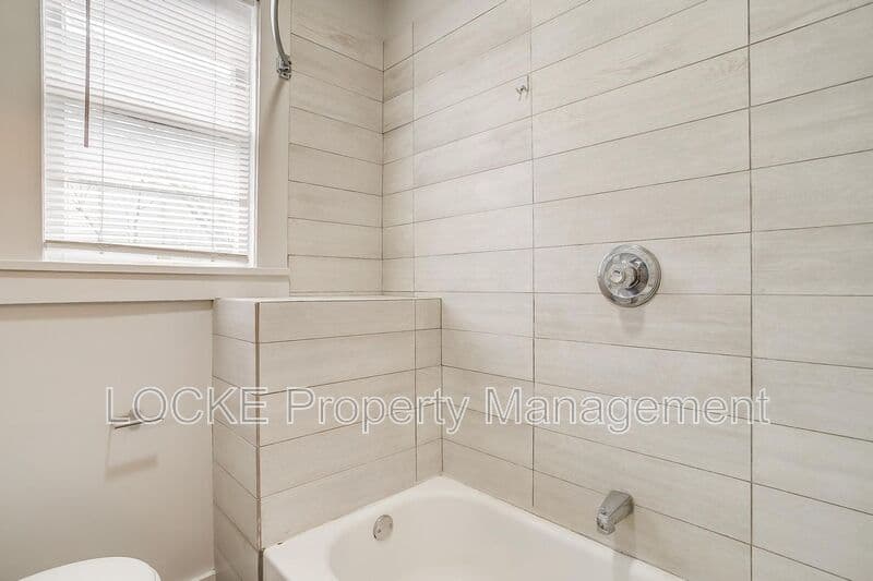 Fort Worth House: 1411 6th Avenue