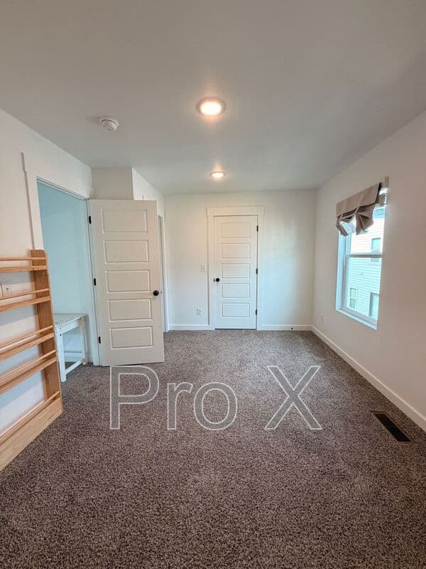 Bentonville House: 1050 Ventnor Ave
