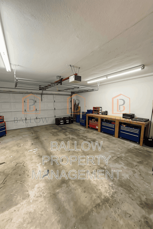 Santee House: 10045 Woodpark Dr