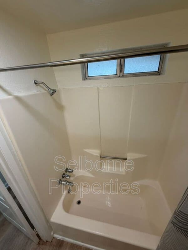 Emeryville House: 4325B Essex Street