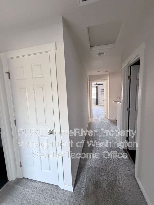 Lacey House: 5445 50th Loop SE