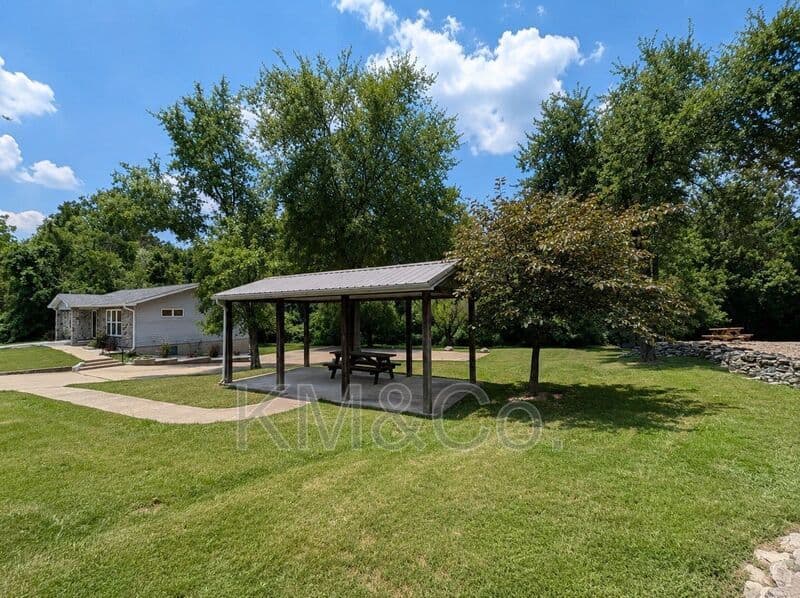 Hillsboro House: 535 Elm Street