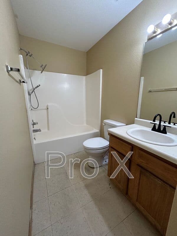 Springdale House: 315 Texas Ln
