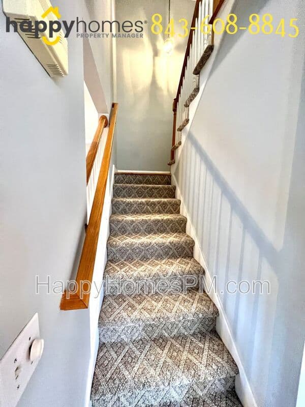 Charleston House: 1545 Ashley River Road