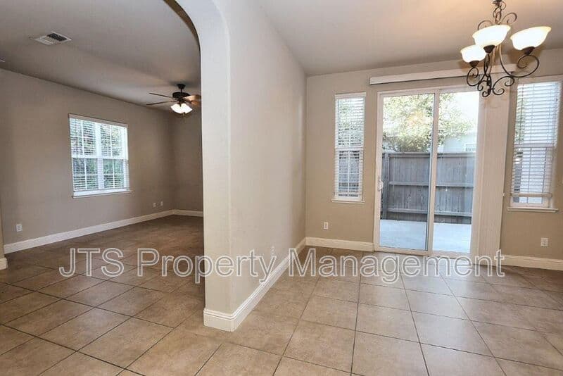 Orangevale House: 9041 Crescenda Lane