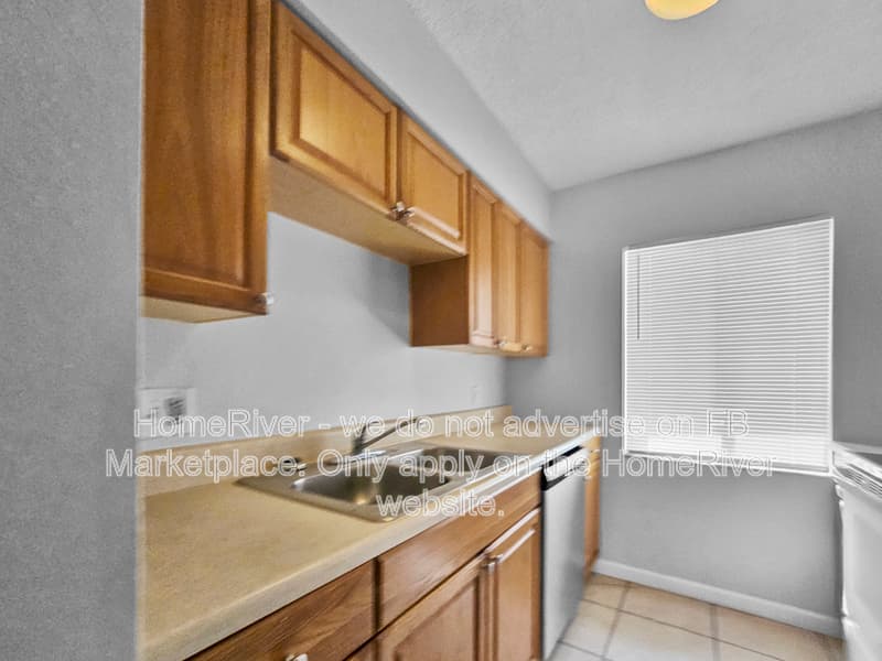 Tampa Condo: 7509 Pitch Pine Cir