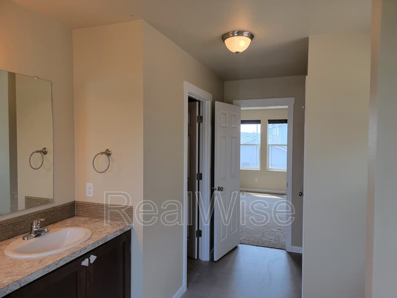 Bend House: 62727 Hawkview Rd