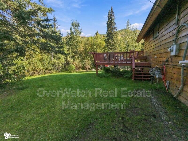 Eagle River House: 10610 High Bluff Dr