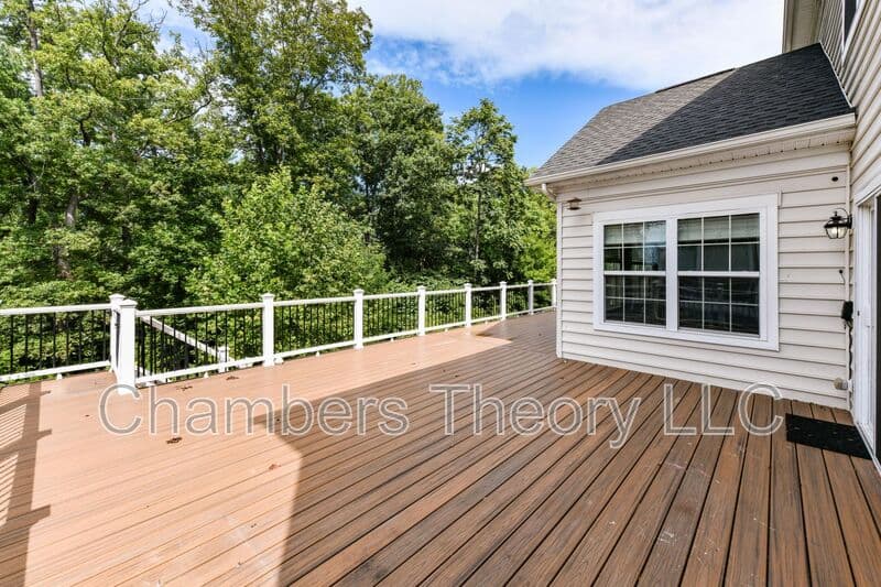 Ashburn House: 21026 Potomac Trail Cir