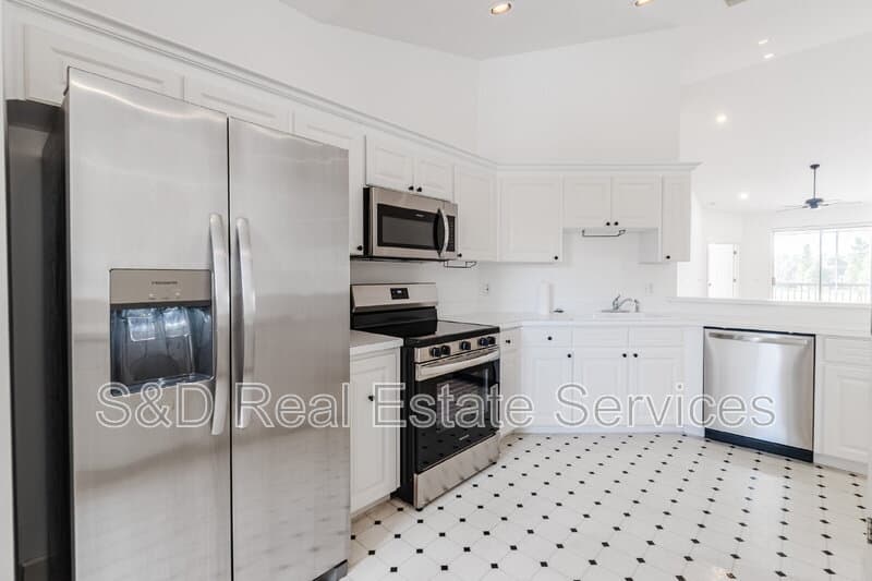 Lakeland Condo: 447 Enclave Place