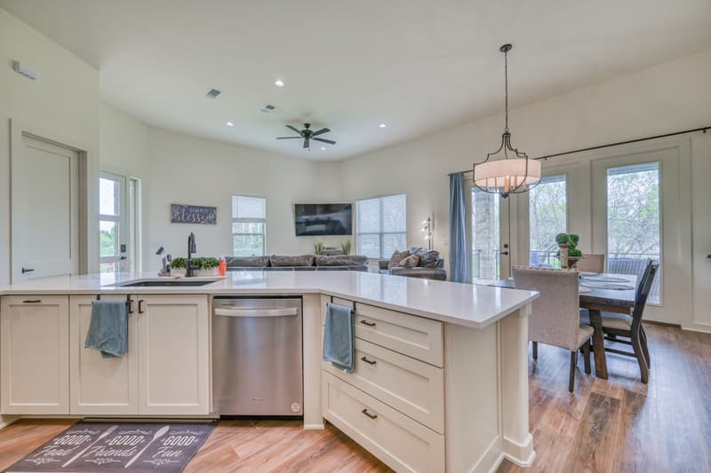 Horseshoe Bay House: 302 Parallel Circle