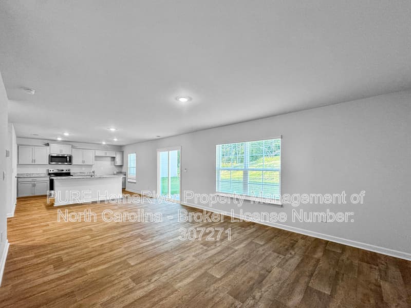 Winston Salem House: 4704 Mount Hope Dr