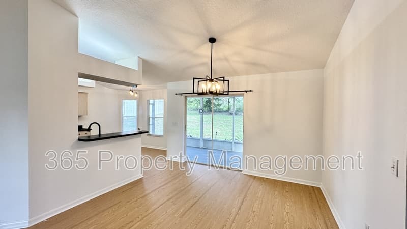 Spring Hill House: 12175 Katherwood Street