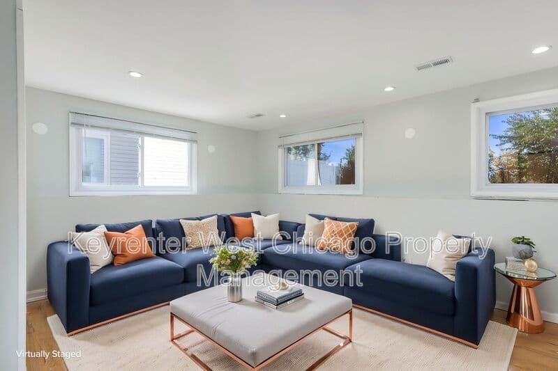 Hanover Park House: 5456 Maclain LN