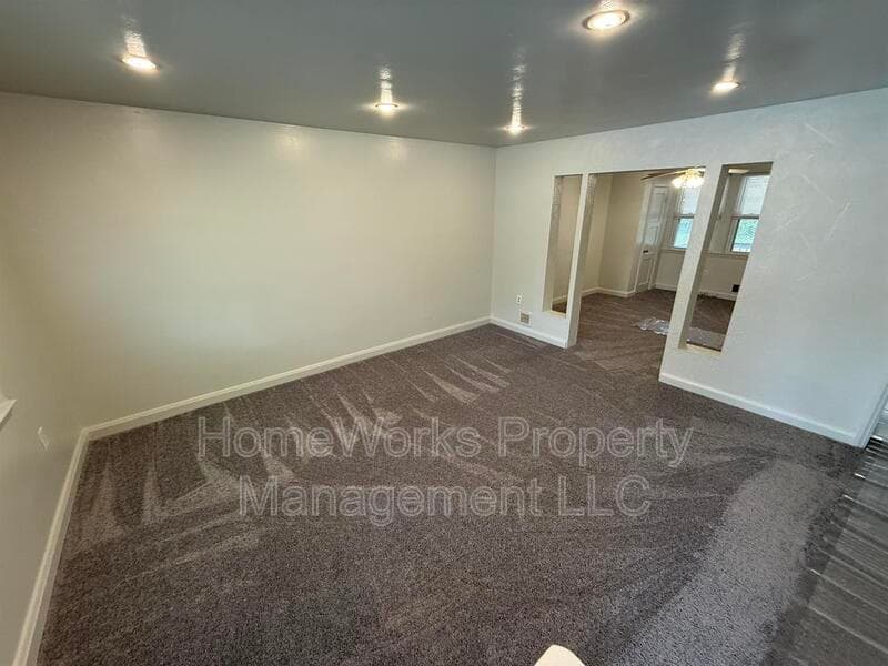 Baltimore House: 5466 Lynview Ave