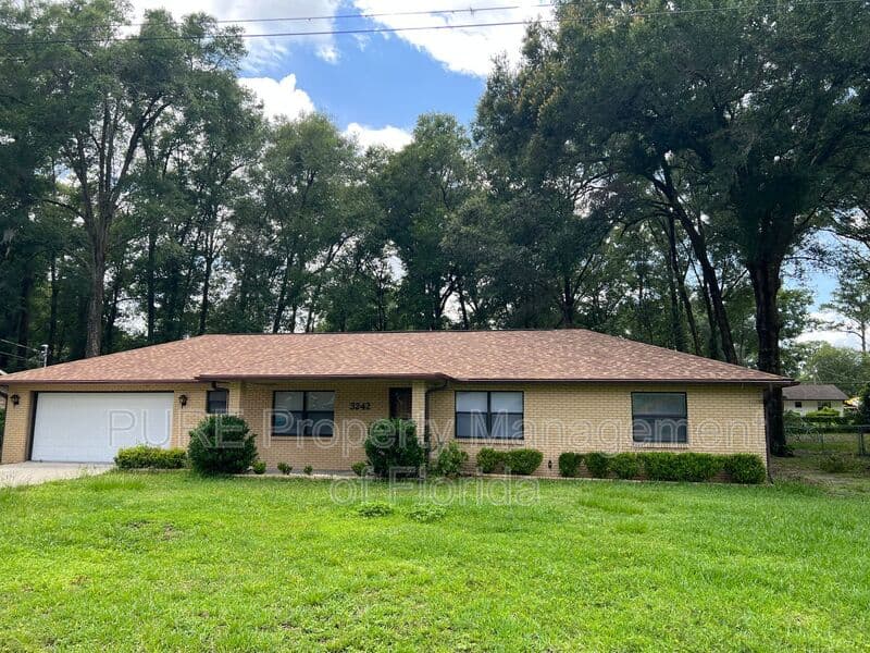 Ocala House: 3242 NE 32 Avenue