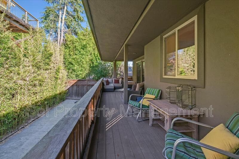 Santa Cruz House: 3370 Houts Drive